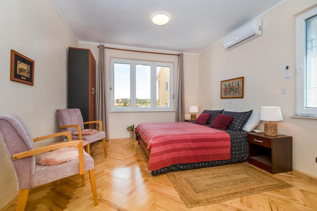 Kairos Apartamento Bilice Exterior foto